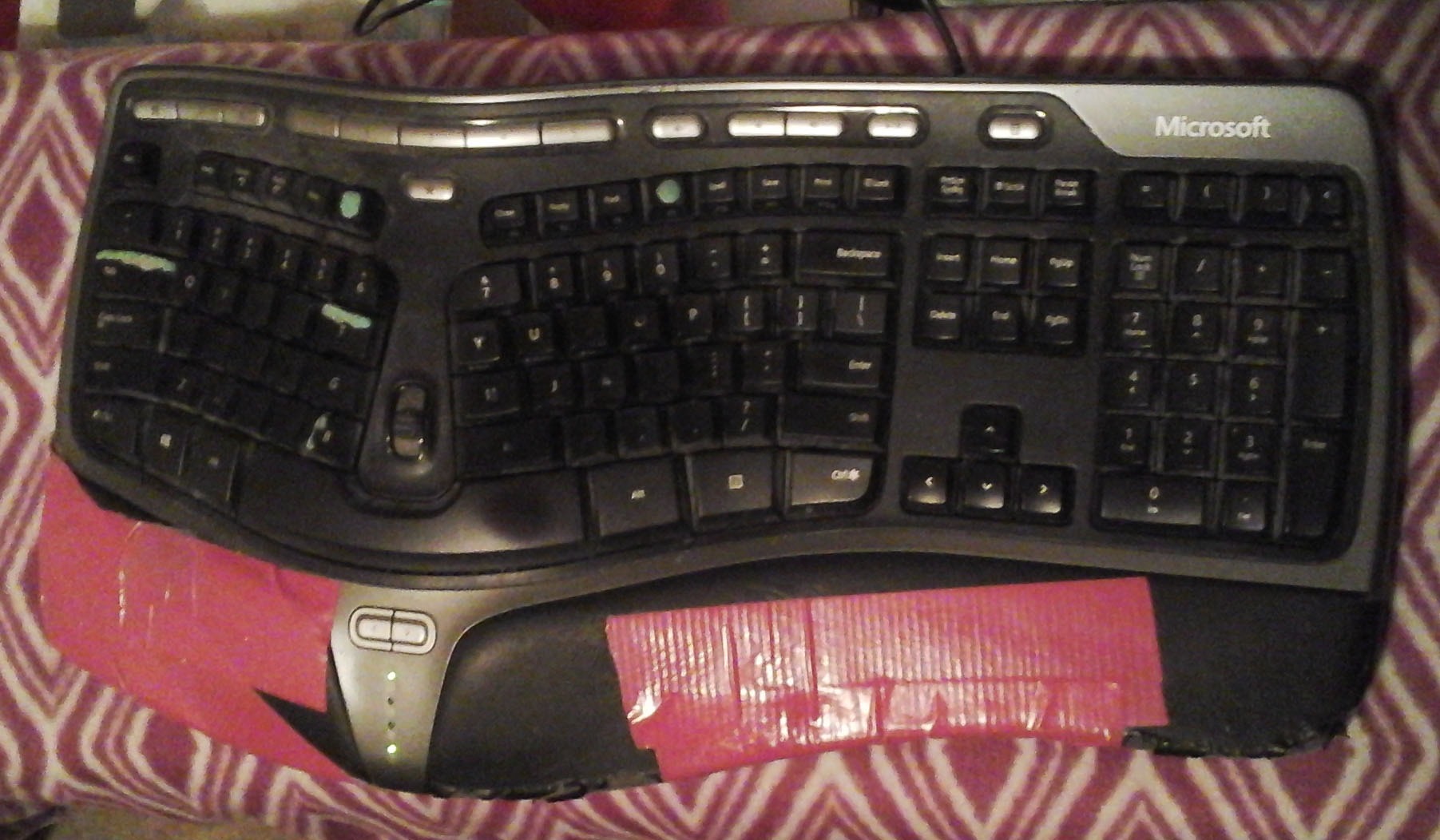 Microsoft Wired Natural Ergonomic Keyboard 4000, Retail customer photo 1