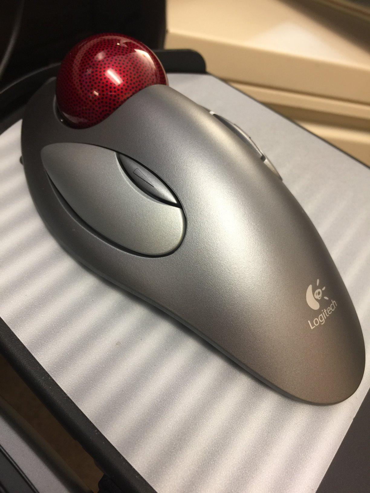 Logitech Trackman Marble Trackball Mouse - Wired USB Ergonomic Mouse for Computers, with 4 Programmable Buttons, Dark Gray customer photo 2