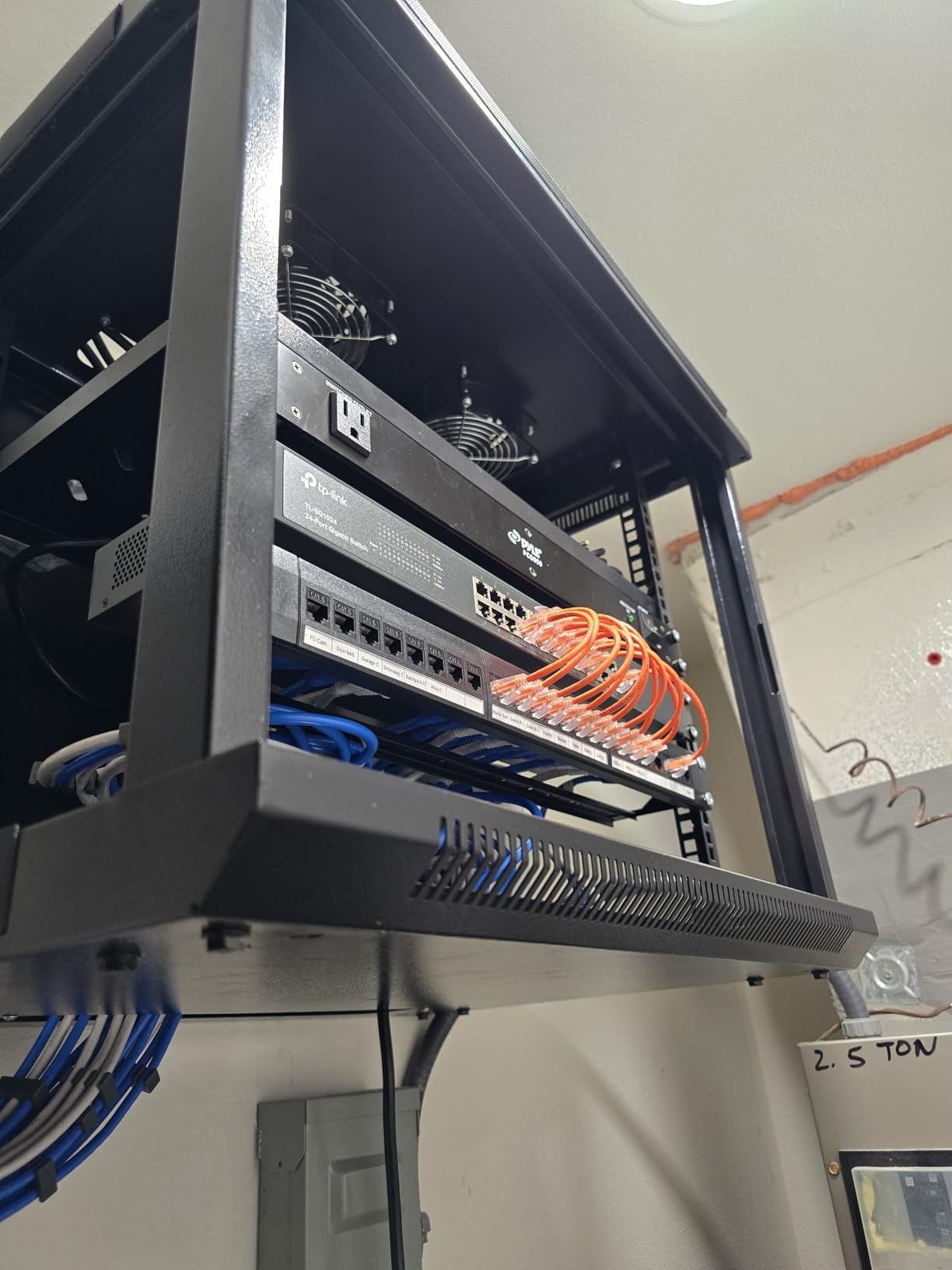 TP-Link TL-SG1024, 24 Port Gigabit Unmanaged Ethernet Switch | Plug and Play, Sturdy Metal w/Shielded Ports, Rackmount, Fanless, 3 Year Manufacturer Warranty customer photo 2