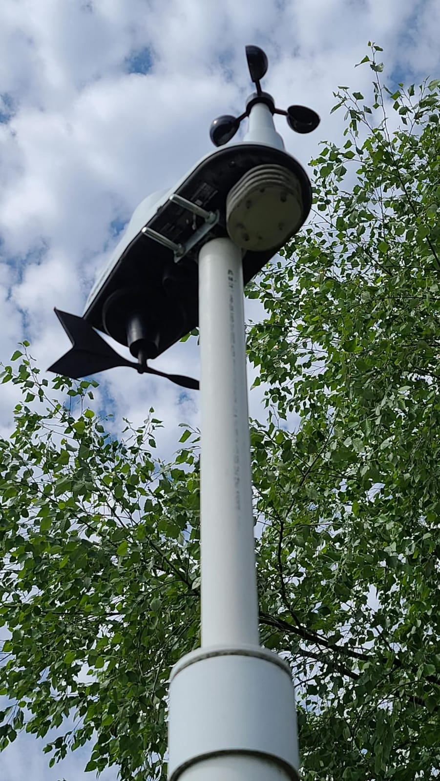 6357 Vantage Vue Professional Weather Station - Wireless & Solar Powered customer photo 1