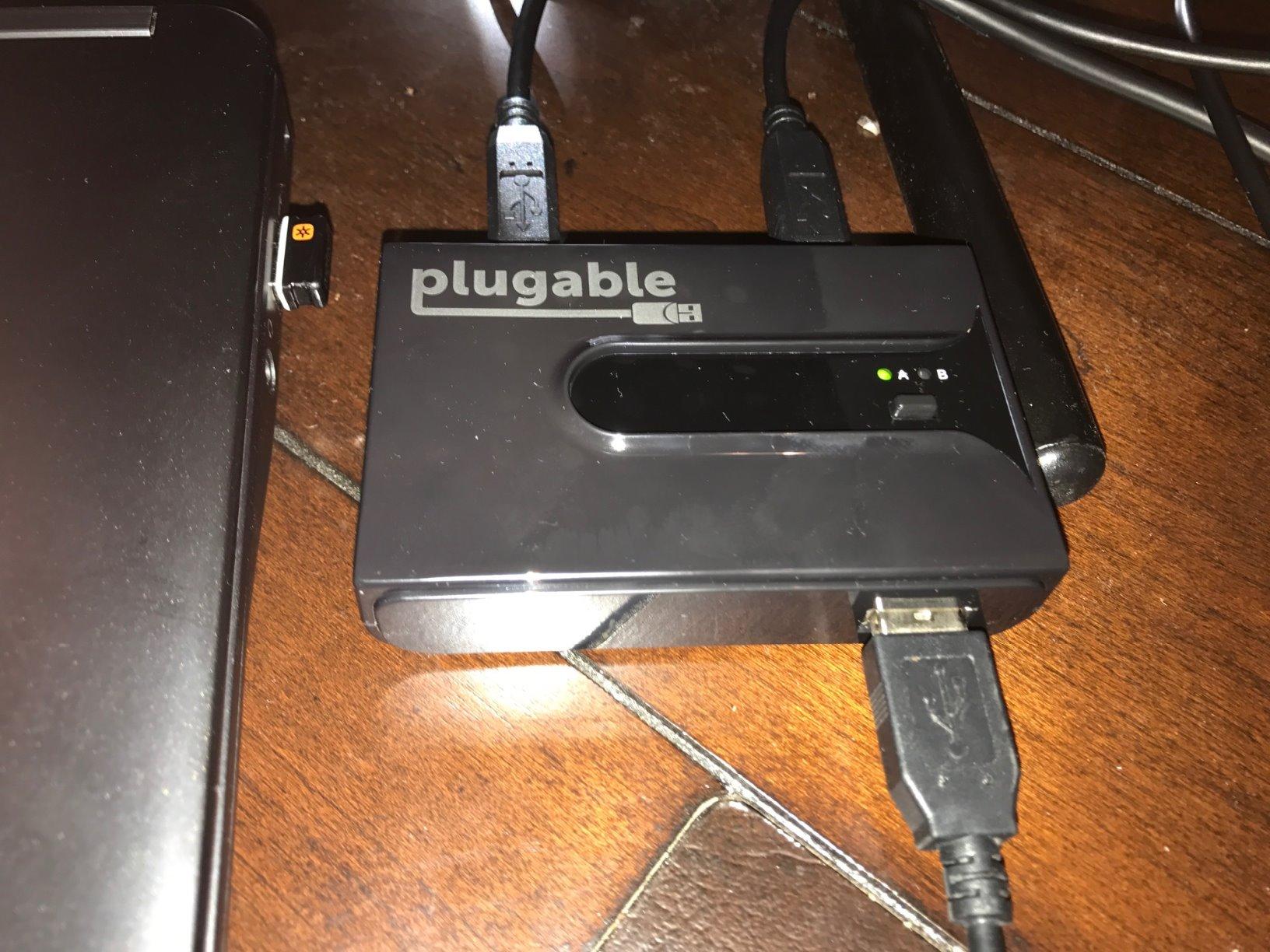 Plugable USB 2.0 Sharing Switch for One-Button USB Device Port Sharing Between Two Computers (A/B Dual Computer Switch) customer photo 1