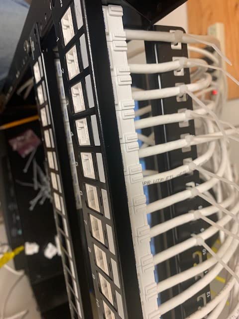 Cable Matters 1U 24 Port Keystone Patch Panel with Cable Management | With Support Bar, Rackmount or Wall Mount, 19-Inch Black Patch Panel for Keystone Jacks customer photo 1