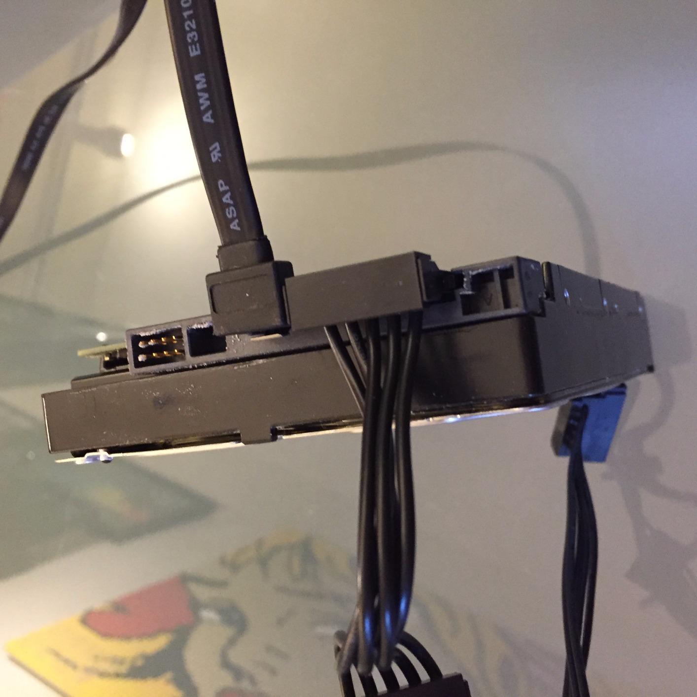 StarTech.com 15.7 in (400 mm) SATA Power Splitter Adapter Cable - M/F - 4x Serial ATA Power Cable Splitter (PYO4SATA) | 4x Serial ATA Power Splitter, Male to Female customer photo 2