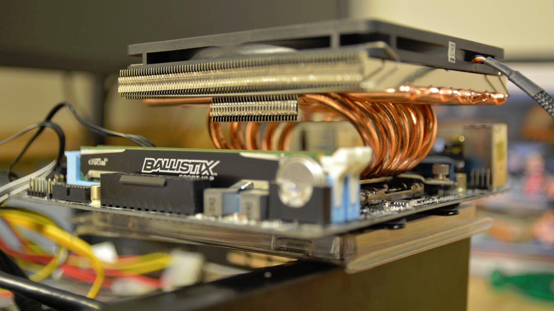 Ballistix Sport 16GB Kit (8GBx2) DDR3-1600 Very Low Profile UDIMM 240-Pin Memory BLS2K8G3D1609ES2LX0 customer photo 1