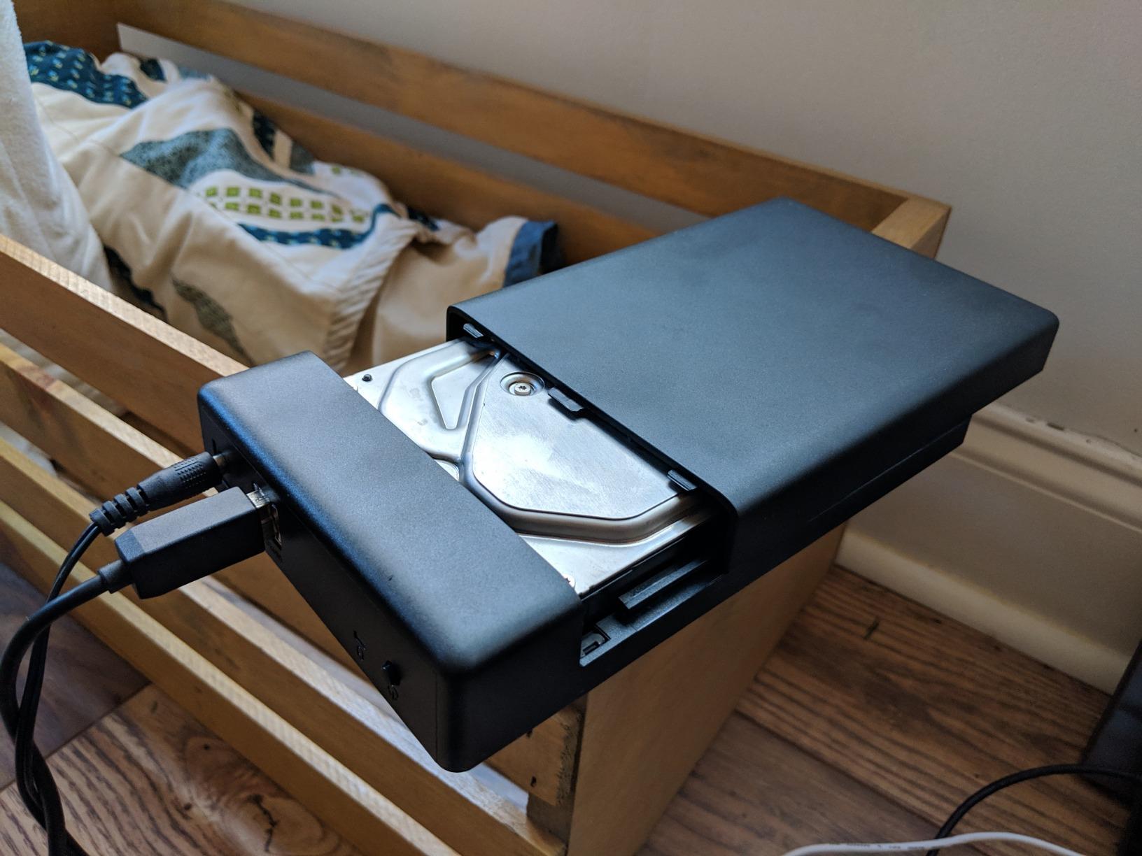 ORICO USB 3.0 External Hard Drive Enclosure for 3.5/2.5 Inch SATA Hard Drives/SSD Up to 20 TB, 3.5'' Tool-Free HDD Enclosure with 12V/2A Power Supply and UASP Acceleration (3588US3) customer photo 1