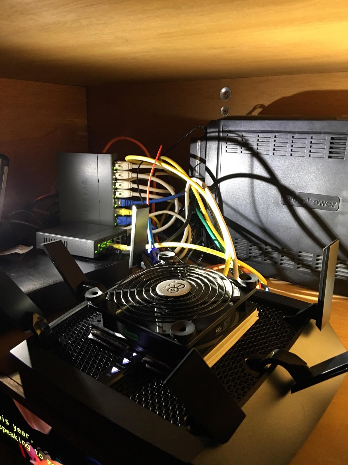 NETGEAR 5-Port Gigabit Ethernet Easy Smart Managed Switch (GS105Ev2) - Managed, Desktop or Wall Mount customer photo 2