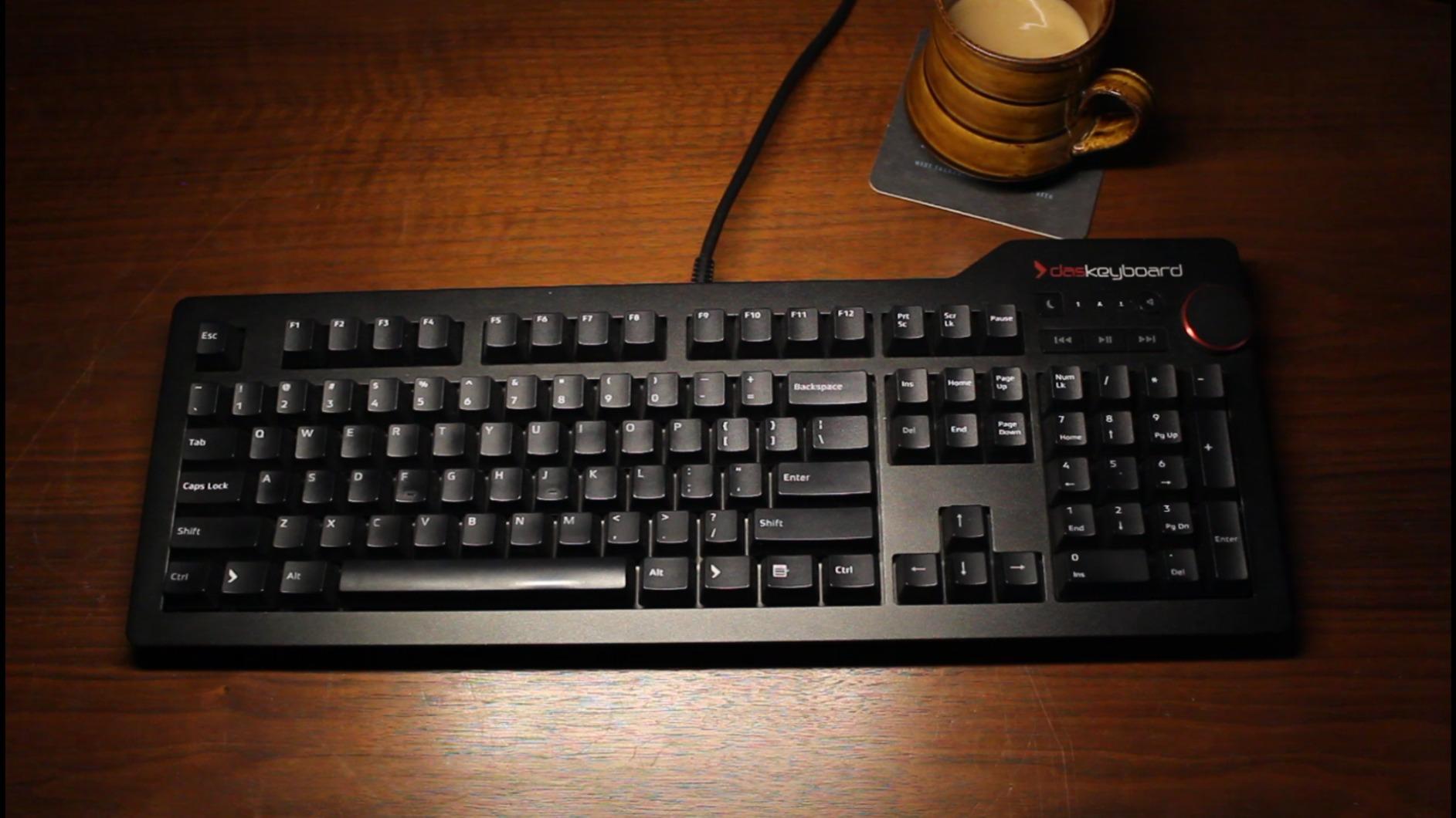 Das Keyboard 4 Professional Wired Mechanical Keyboard, Cherry MX Blue Mechanical Switches, 2-Port USB 3.0 Hub, Volume Knob, Aluminum Top (104 Keys, Black) customer photo 1