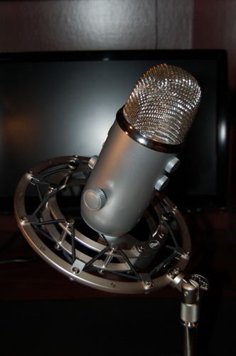Logitech Creators Blue Yeti USB Microphone for PC, Mac, Gaming, Recording, Streaming, Podcasting customer photo 1