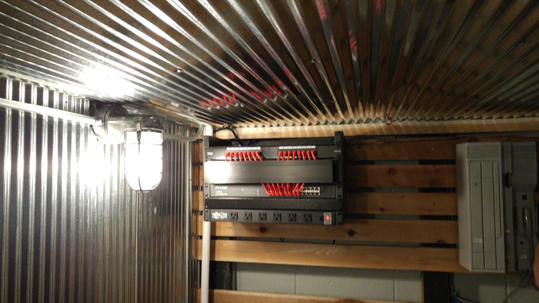 StarTech Horizontal 2U Rack Finger Duct with Cover, 19in Steel Wire Duct customer photo 1