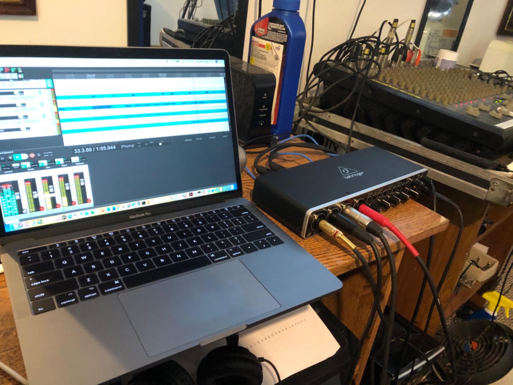 Behringer U-PHORIA UMC404HD Audiophile 4x4, 24-Bit/192 kHz USB Audio/MIDI Interface with Midas Mic Preamplifiers customer photo 2