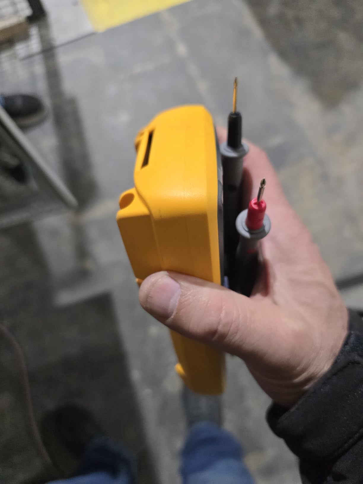 Fluke 15B+ Digital Multimeter, for Electrical Applications, Measures AC/DC Voltage and Current Measurements up to 1000V and 10A, Along with Resistance, Continuity, Diode, and Capacitance Capabilities customer photo 2
