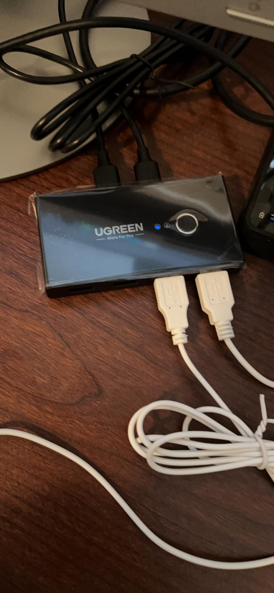 UGREEN USB Switch Selector 2 Computers Sharing 4 USB Devices USB 2.0 Peripheral Switcher Box Hub for Mouse Keyboard Scanner Printer PCs with One-Button Swapping and 2 Pack USB A to A Cable customer photo 1