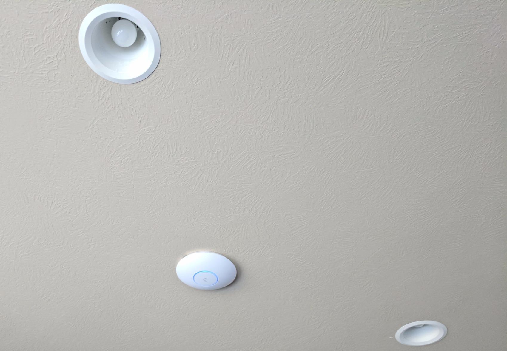 Ubiquiti UniFi HD 802.11ac Wave 2 Enterprise Wi-Fi Access Point (UAP-AC-HD-US) customer photo 1
