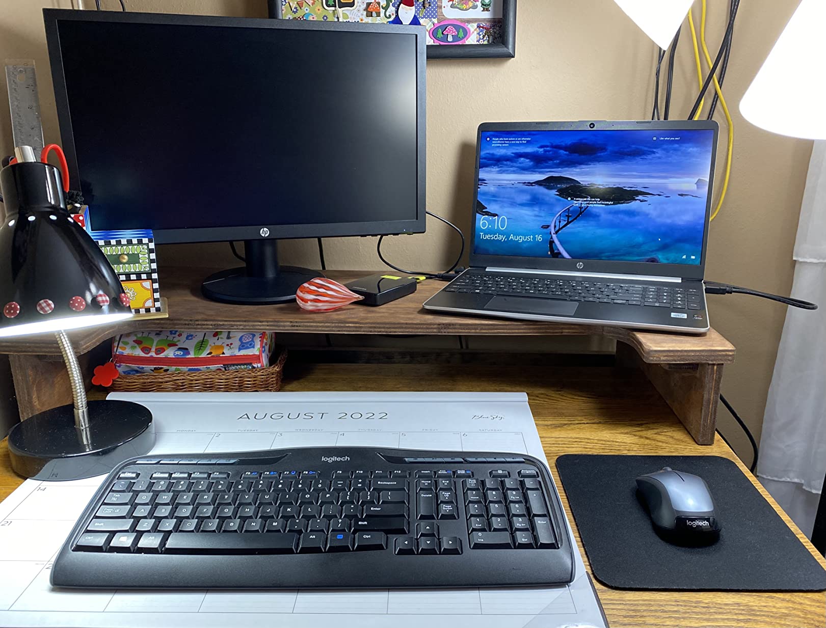 Logitech MK335 Full Size Quiet Wireless Keyboard Mouse Combo - Black/Silver | Full size low-profile quiet keyboard, full size ambidextrous contoured mouse with rubberized side grips, Windows ChromeOS customer photo 2