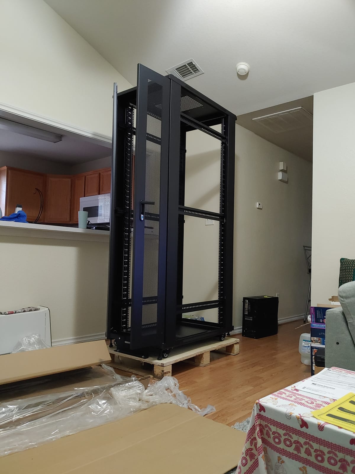 StarTech 42U 4-Post Server Cabinet, 36in Deep, 2000lb, Black (RK4236BKB) | 19in enclosed enterprise steel rack, Adjustable depth 6in-36in/91cm, Lockable mesh doors, Vented top, 900kg customer photo 1