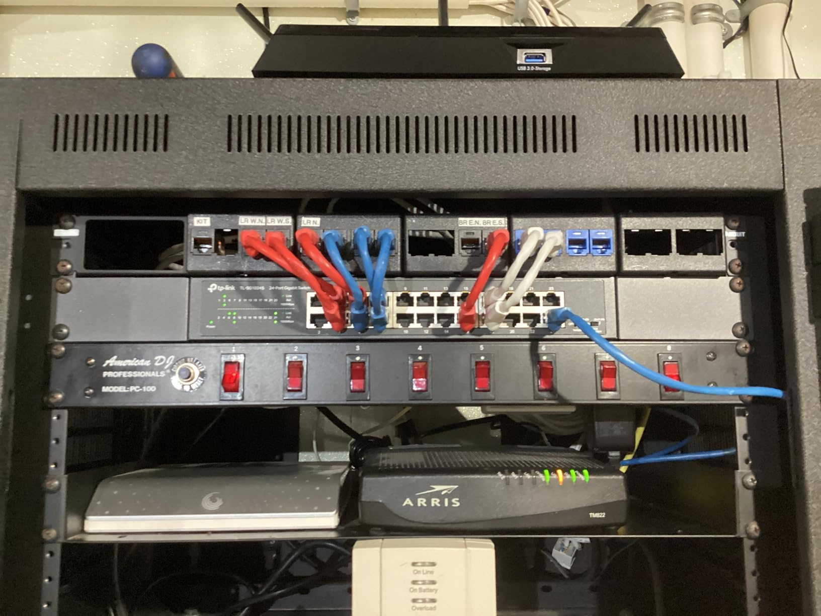 TP-Link 24 Port Gigabit Ethernet Switch Desktop/Rackmount Plug & Play Shielded Ports Sturdy Metal Fanless Quiet Traffic Optimization Unmanaged (TL-SG1024S) customer photo 2