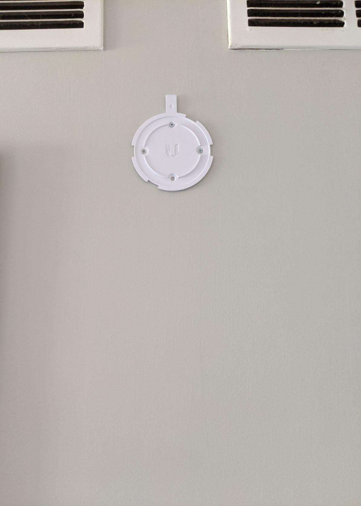 Ubiquiti UniFi nanoHD Compact 802.11ac Wave2 MU-MIMO Enterprise Access Point (UAP-NANOHD-US) customer photo 1