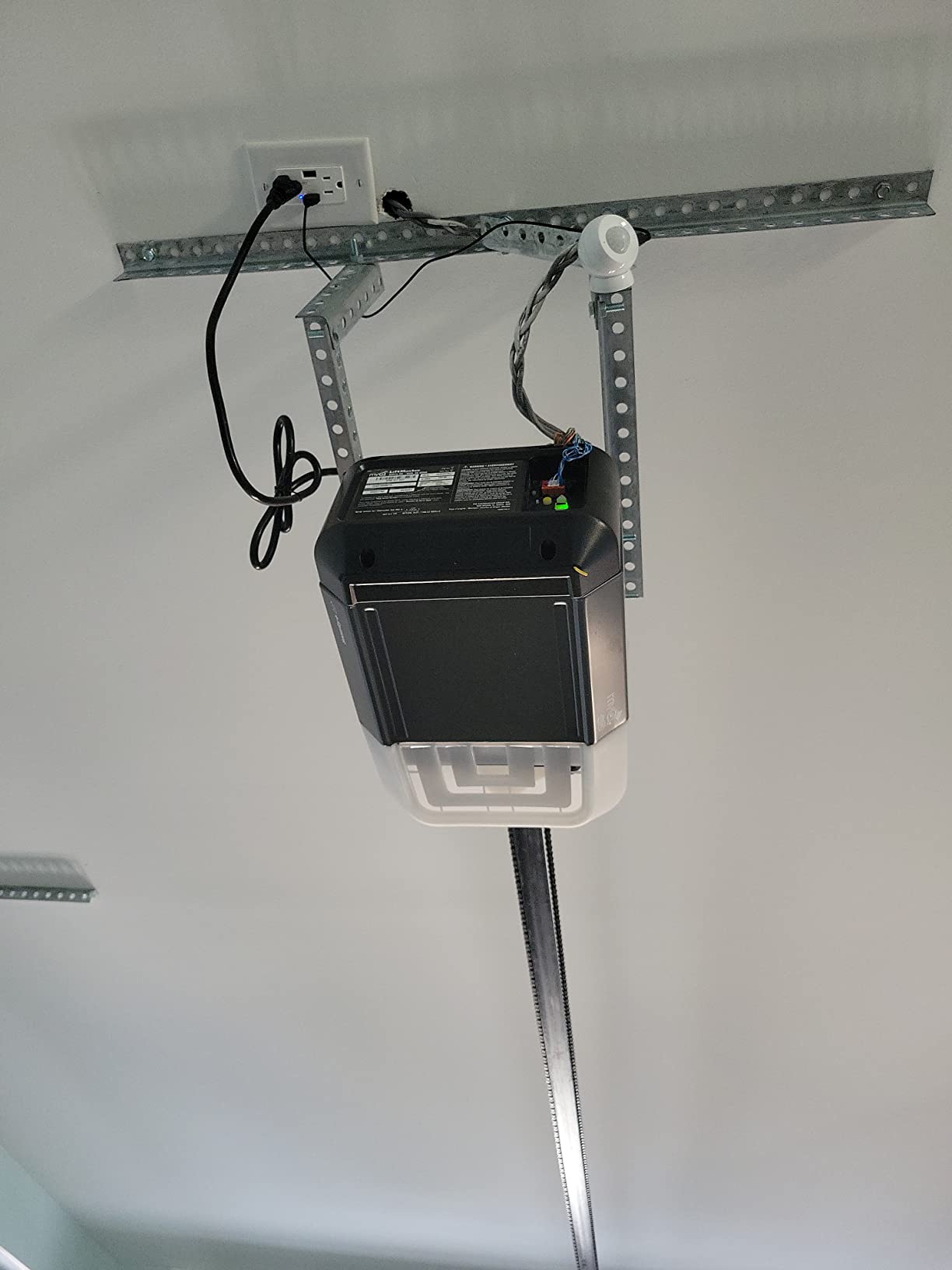 Zooz 800 Series Z-Wave Long Range S2 Motion Sensor ZSE18 800LR with Magnetic Mount customer photo 1