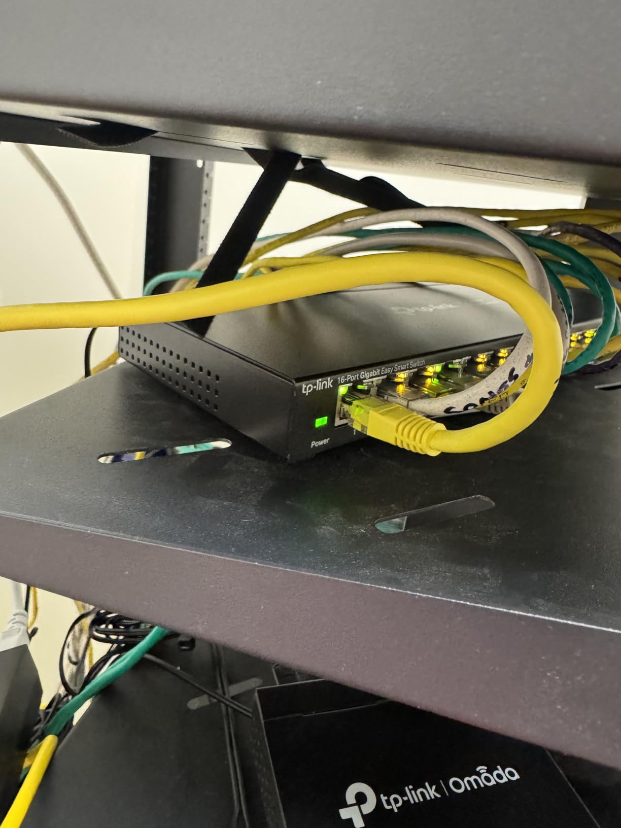 TP-Link 16 Port Gigabit Switch | Easy Smart Managed | Plug & Play | Limited Lifetime Protection | Desktop/Wall-Mount | Sturdy Metal w/ Shielded Ports | Support QoS, Vlan, IGMP and LAG (TL-SG116E) customer photo 2