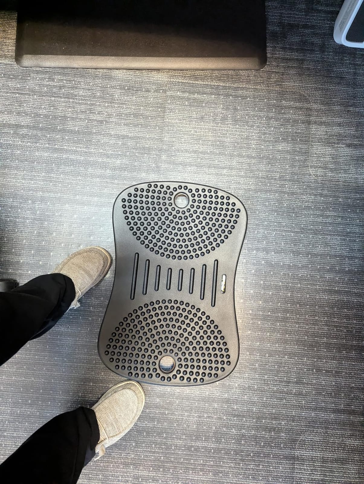 FEZIBO Standing Desk Mat Balance Board, Anti Fatigue Mat Standing Desk Office, Wobble Board with Ergonomic Design, Obsidian Black customer photo 2