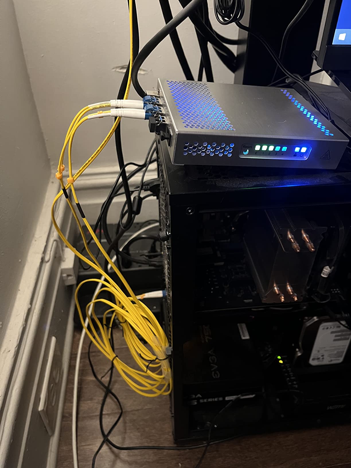 MikroTik CRS305-1G-4S+in Network Switch Managed Gigabit Ethernet (10/100/1000) Ethernet Power (PoE) White customer photo 2