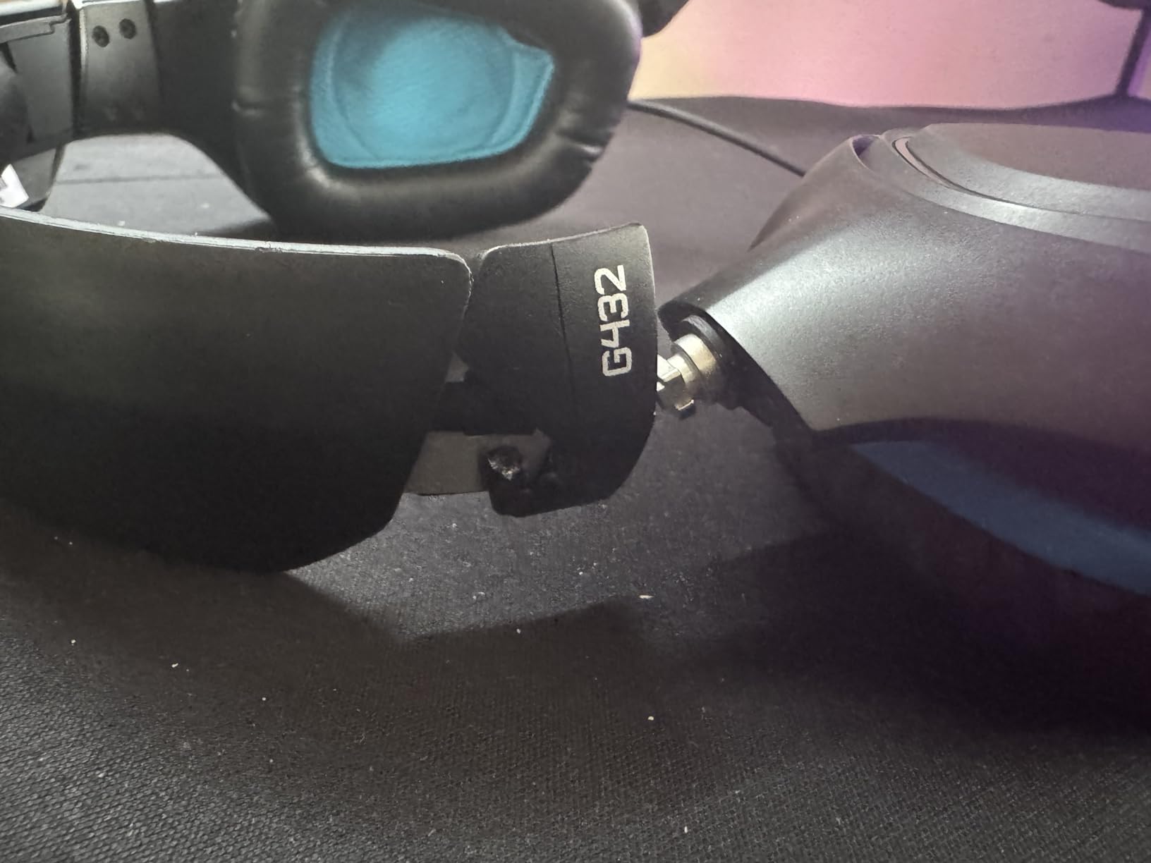 Logitech G432 Wired Gaming Headset - Black | DTS Headphone:X 2.0, 50 mm audio drivers, USB and 3.5 mm jack, Flip-to-Mute mic, PC compatible customer photo 1