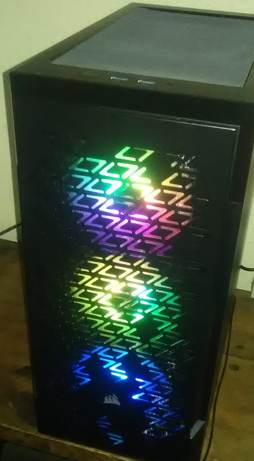 Corsair iCUE 220T RGB Airflow Tempered Glass Mid-Tower Smart ATX Case - High Airflow - Black customer photo 1