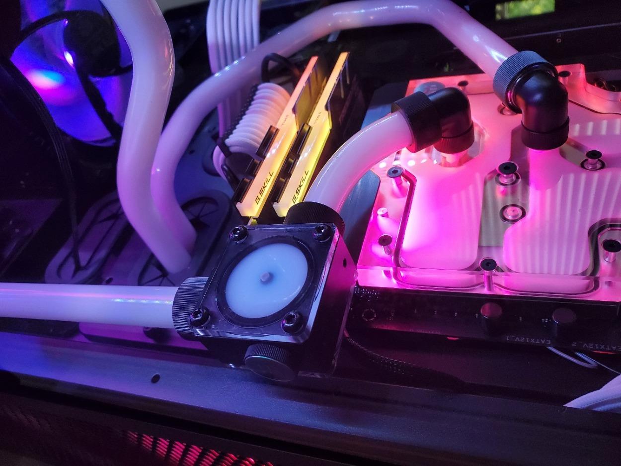 G.SKILL Trident Z RGB Series DDR4 RAM (XMP) 16GB (2x8GB) 3600MT/s CL18-22-22-42 1.35V Intel AMD Desktop Computer Memory U-DIMM (F4-3600C18D-16GTZR) customer photo 1