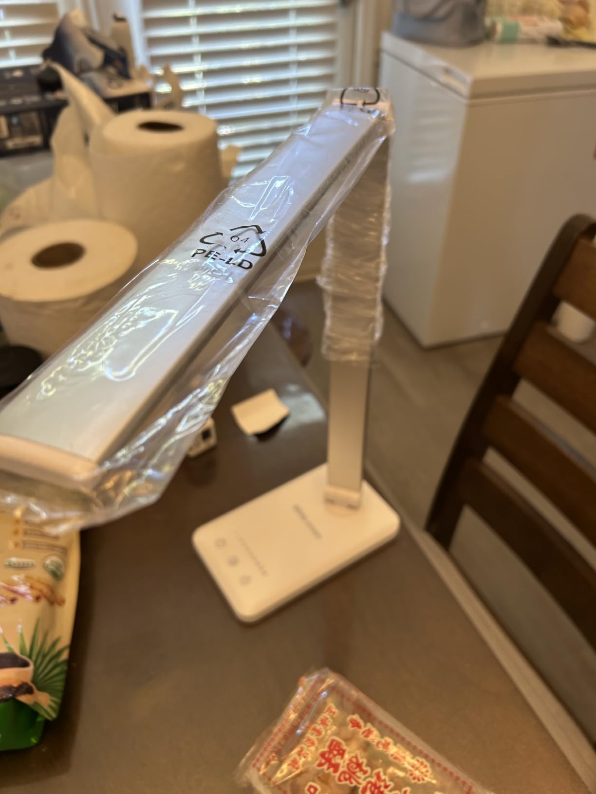 White crown LED Desk Lamp Dimmable Table Lamp Reading Lamp with USB Charging Port, 5 Lighting Modes, Sensitive Control, 30/60 Minutes Timer customer photo 1