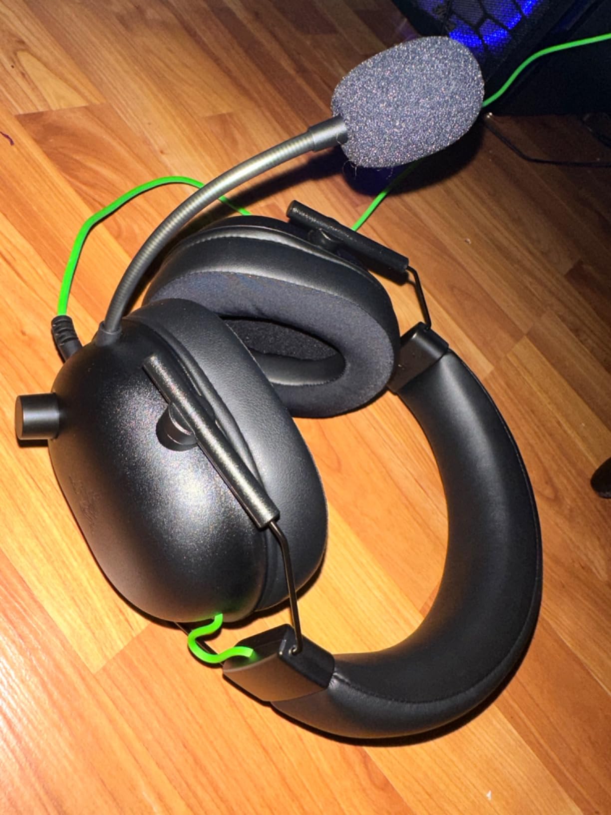 Razer BlackShark V2 X Gaming Headset: 7.1 Surround Sound - 50mm Drivers - Memory Foam Cushion - For PC, PS4, PS5, Switch - 3.5mm Audio Jack - Black customer photo 2