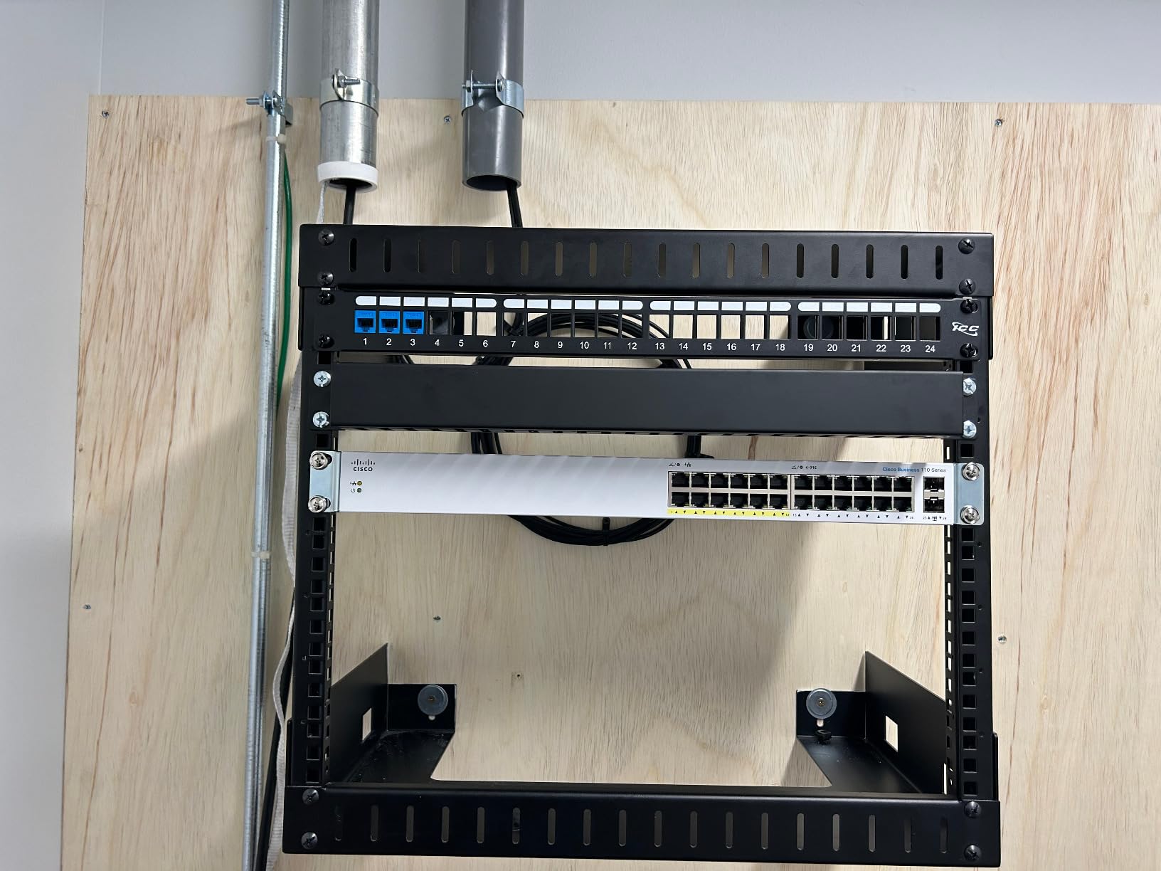 2 Pack 1U 19 Inch Cable Manager Horizontal Rack Mount 24 Slot | Metal Finger Duct Wire Organizer with Cover and Mounting Screws for Server Rack, Black(24S2P) customer photo 1