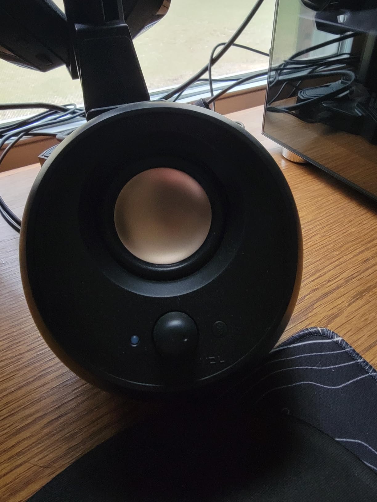 Creative Pebble V3, 2.0 USB-C Desktop Speakers, Bluetooth 5.0, Black | Clear Dialog, 8W RMS, USB-A Adapter customer photo 2