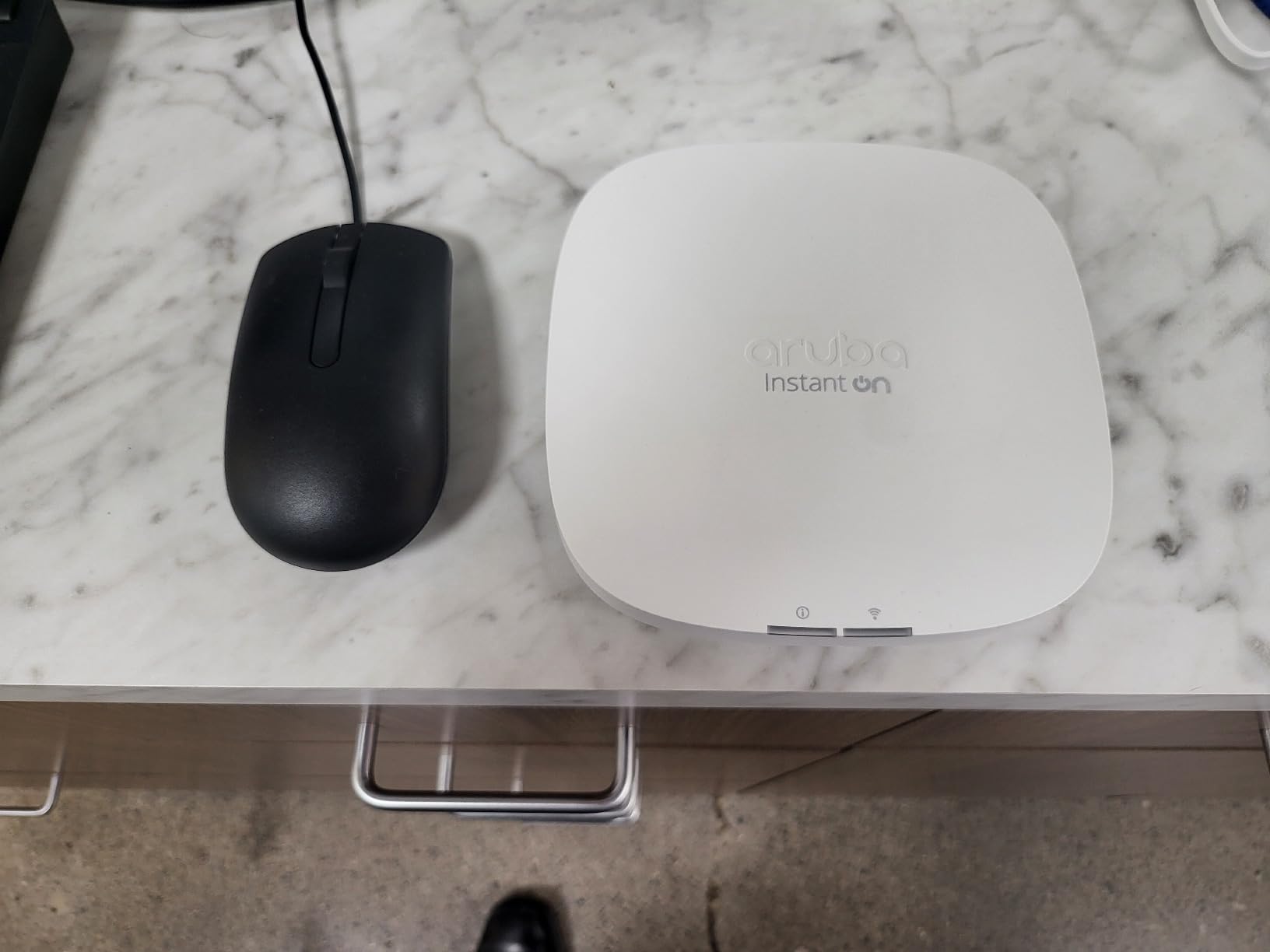HPE Networking Instant On Access Point AP22 2x2 WiFi 6 Indoor Wireless Access Point customer photo 1