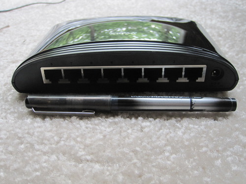 D-Link 16 Port Gigabit Ethernet Unmanaged Slim Switch, Sturdy Metal with Shielded Ports, Silent Fanless, QoS, Plug and Play, Compact Desktop/Wall Mount, Flow Control, Energy Saving, Black (DGS-1016S) customer photo 2
