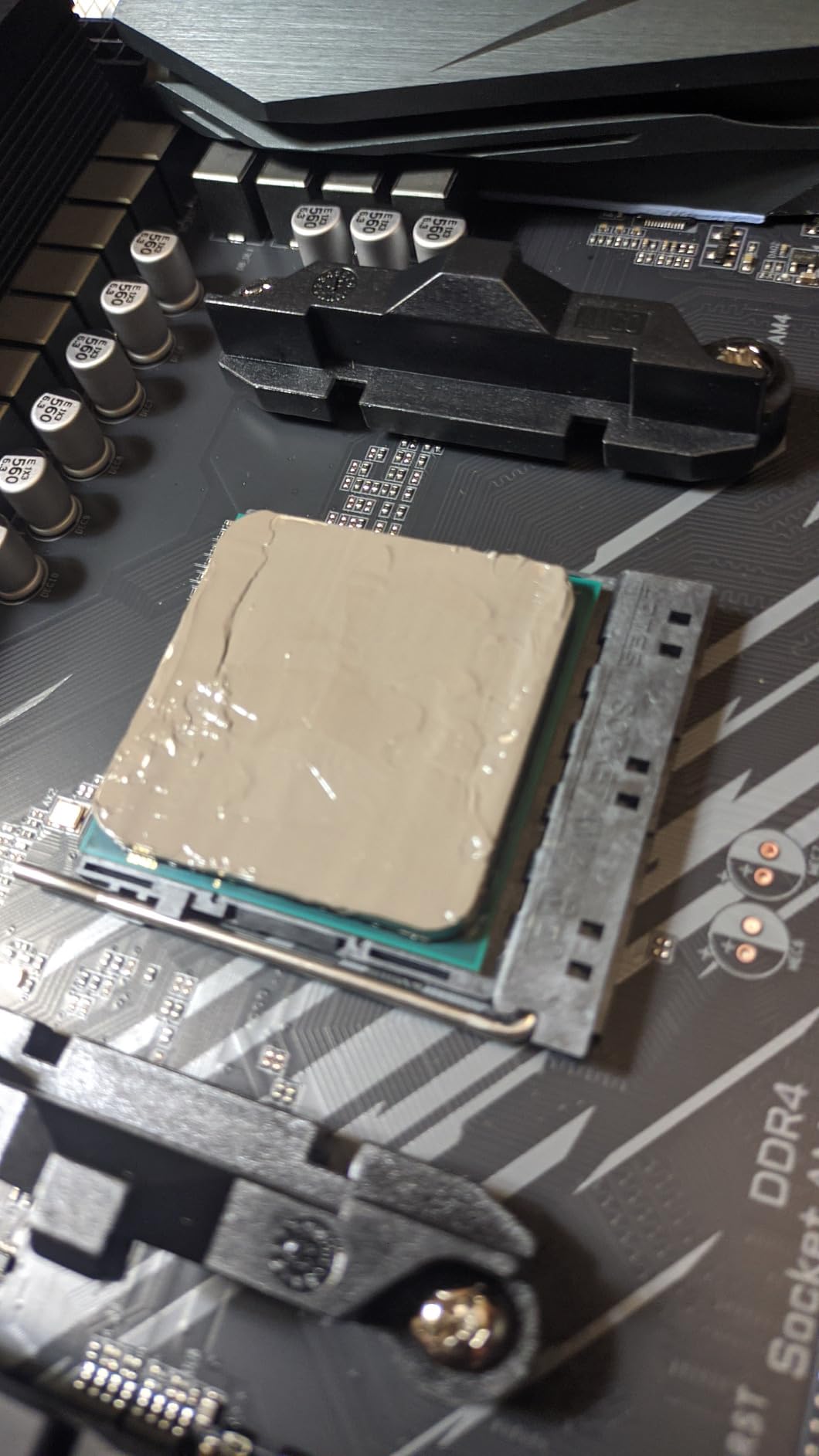 GIGABYTE B550 AORUS Elite AX V2 AMD AM4 ATX Motherboard, Supports Ryzen 5000/4000/3000 Processors, DDR4, 12+2 Power Phase, 2X M.2, PCIe 4.0, Front USB-C, WIFI6, 2.5 GbE LAN, Q-Flash Plus, RGB Fusion customer photo 1