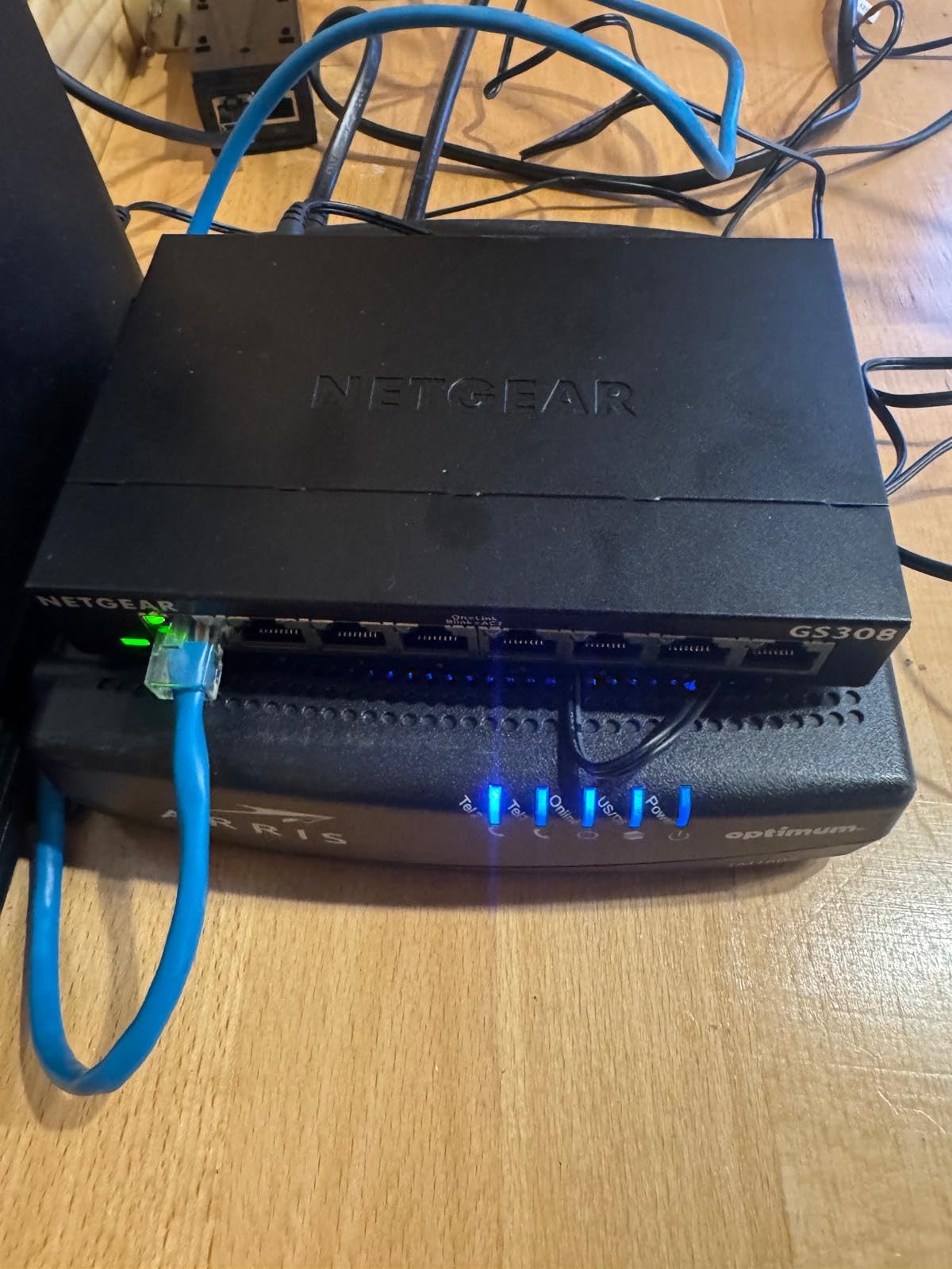 NETGEAR 24-Port Gigabit Ethernet Unmanaged Network Switch (GS324) | Essential Model, Desktop, Wall, or Rack Mount customer photo 2