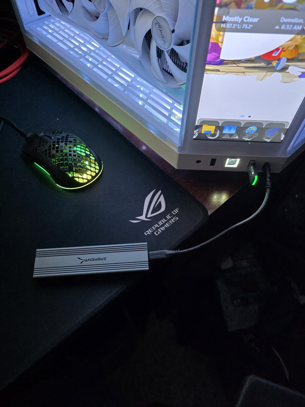 SABRENT Tool-Free NVMe & SATA M.2 SSD Enclosure, USB 3.2 Type-C (EC-SNVE) | For M.2 PCIe NVMe & SATA SSDs; USB 3.2 Type-C; tool-free; 10Gbps; external SSD case; nvme reader customer photo 1
