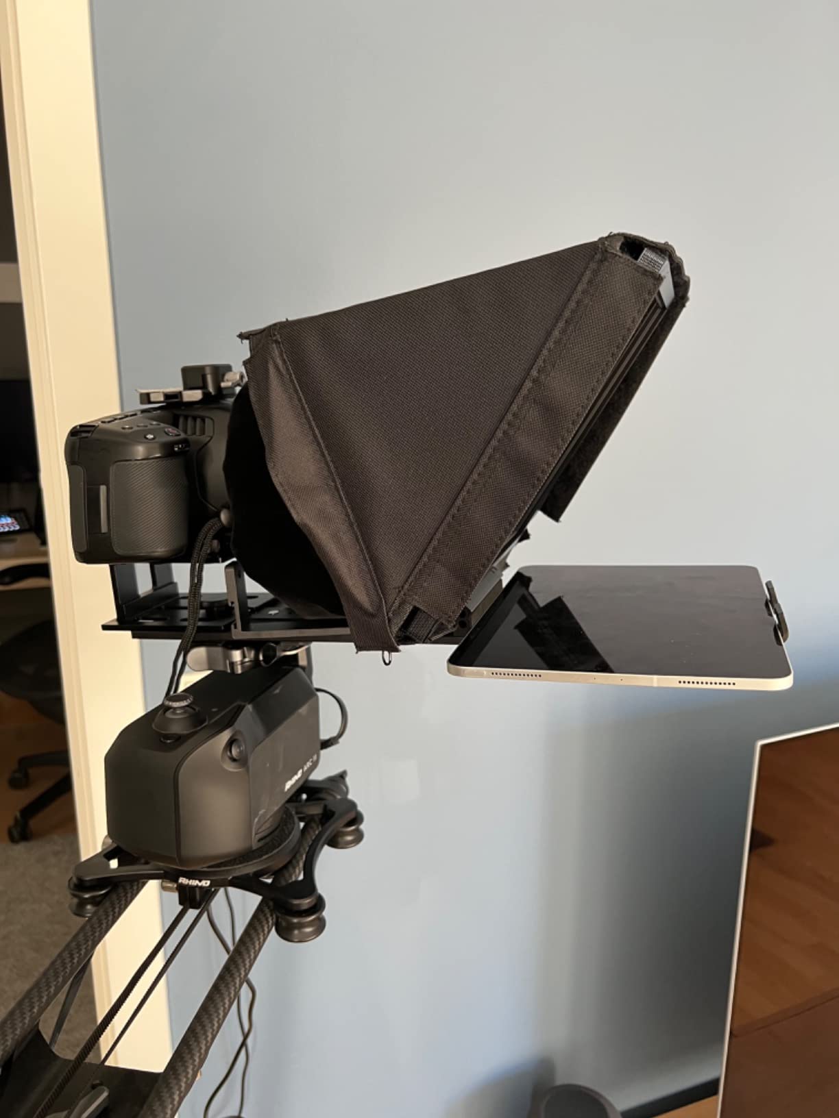 NEEWER X12 14 Inch Aluminum Alloy Teleprompter for iPad Tablet Phone Camera | With Remote Control, Carry Case, APP Compatible with iOS/Android, for DSLR, Online Teaching, Vlogger, Live Streaming customer photo 2