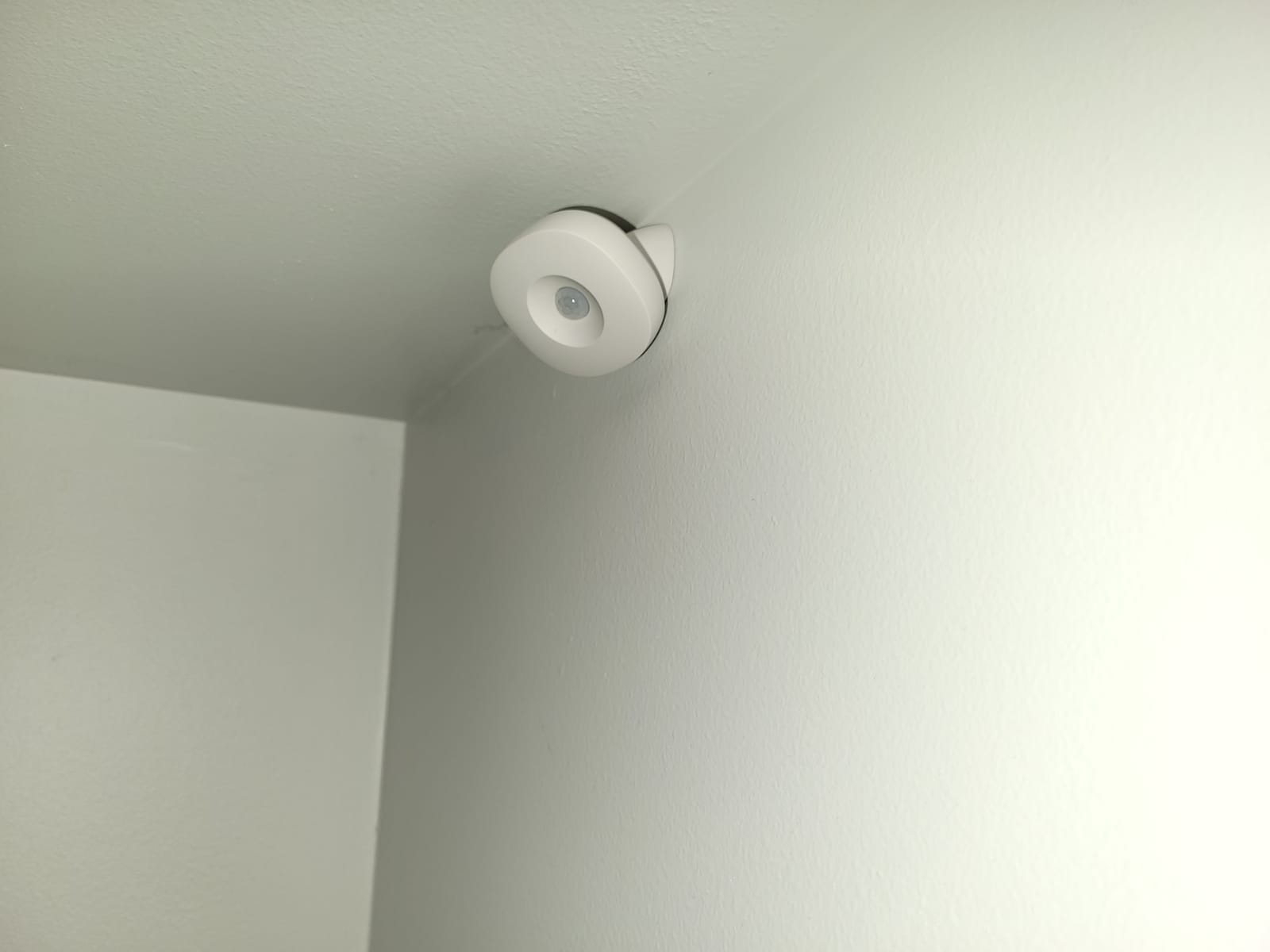 Aeotec SmartThings Motion Sensor, Zigbee, Magnetic Mounting, Works with Smart Home Hub and Compatible Zigbee Hubs customer photo 2