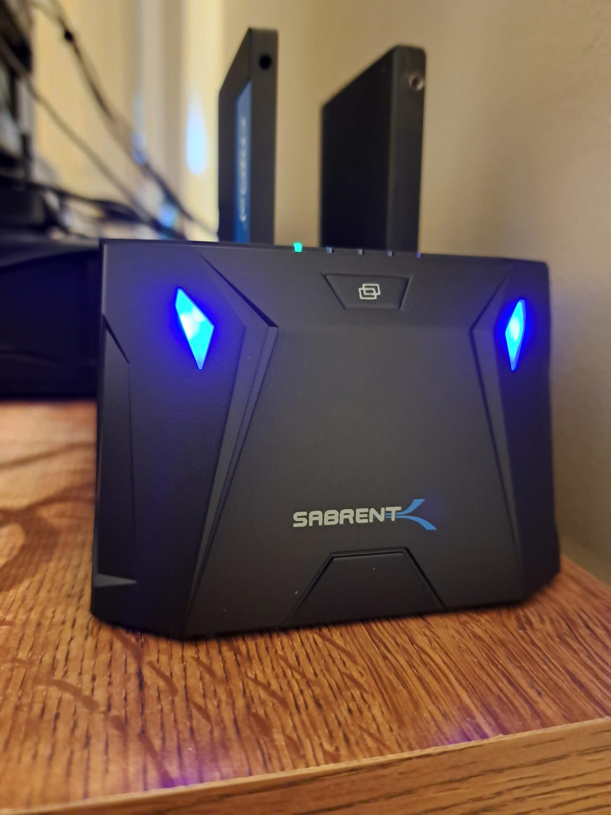SABRENT Dual-Bay USB-C Hard Drive Docking Station & Cloner (EC-CH2B) customer photo 2