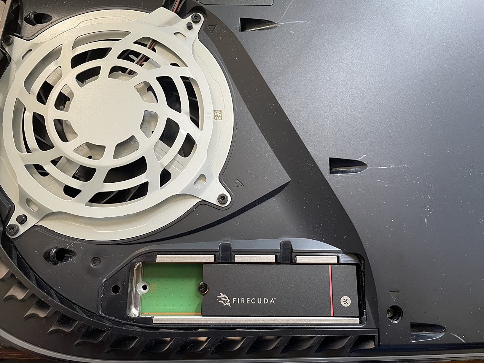 Seagate FireCuda 530 1TB Solid State Drive - M.2 PCIe Gen4 x4 NVMe 1.4, PS5 Internal SSD, speeds up to 7300MB/s, 3D TLC NAND, 1275 TBW, 1.8M MTBF, Heatsink, Rescue Services (ZP1000GM3A023) customer photo 1