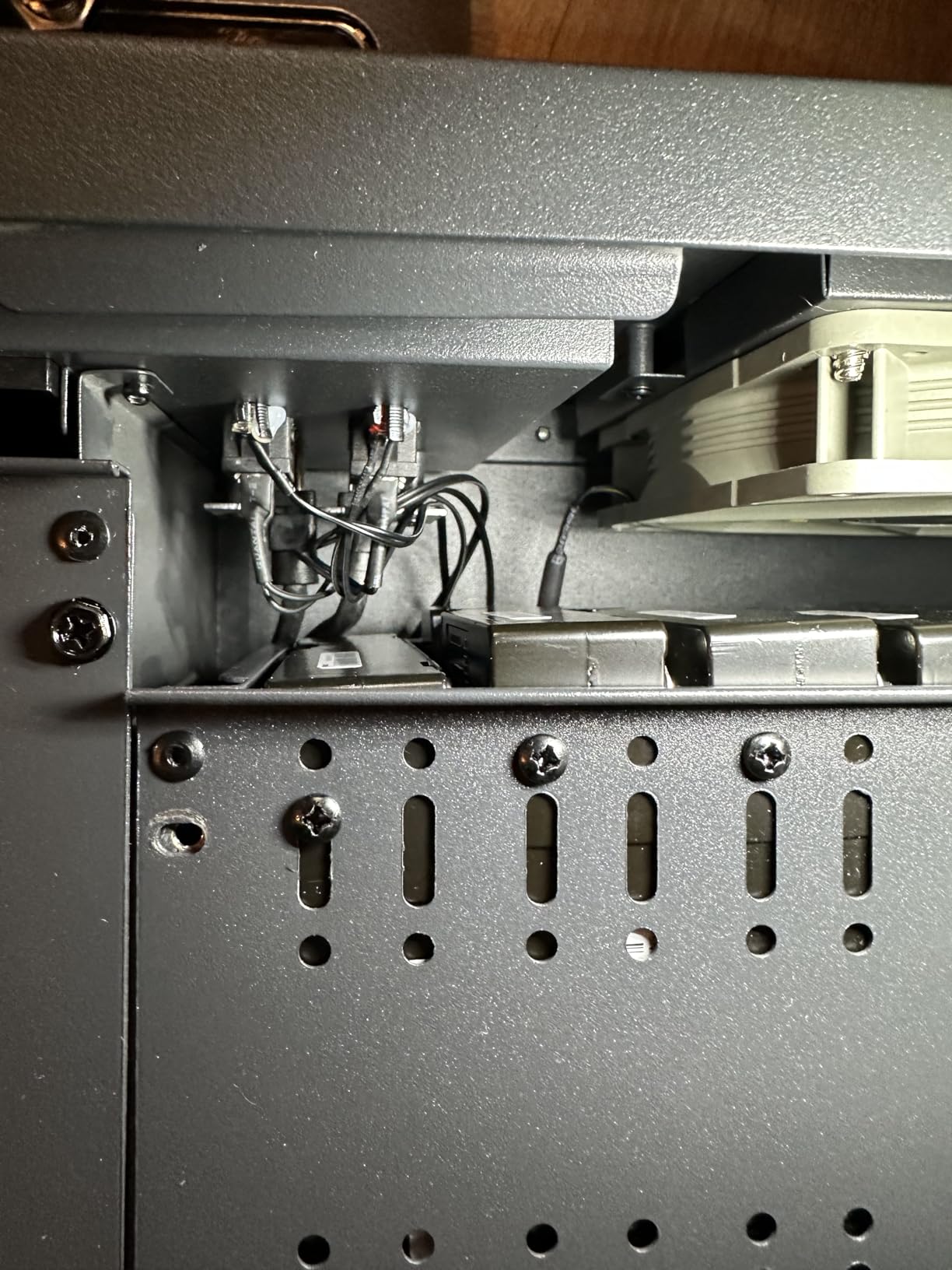 Rosewill 4U Server Chassis Rackmount Case | 7 x 3.5 Bays, 2 x 5.25 Devices| ATX, CEB Compatible | 1 x 120mm PWM Fan, 2 x 80mm PWM Fans | 2 x USB 3.0 | Front Panel Lock and Key | - RSV-R4100U customer photo 1