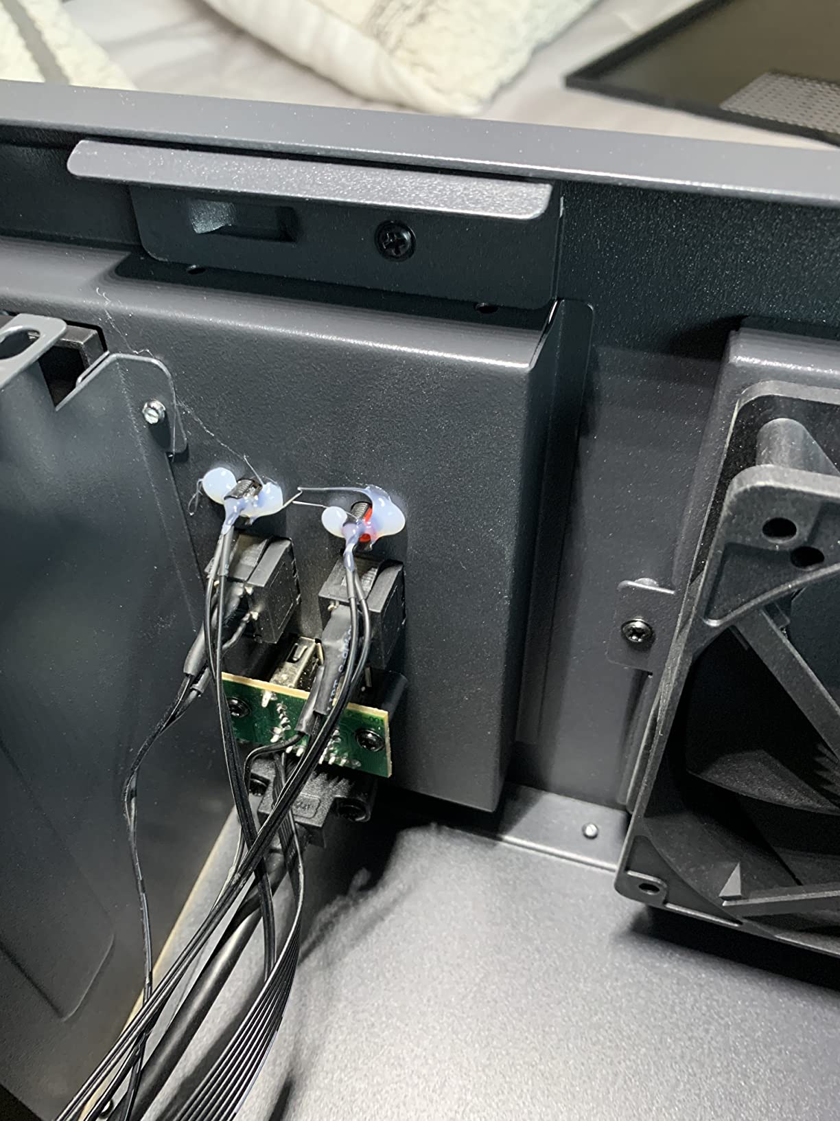 Rosewill 4U Server Chassis Rackmount Case | 7 x 3.5 Bays, 2 x 5.25 Devices| ATX, CEB Compatible | 1 x 120mm PWM Fan, 2 x 80mm PWM Fans | 2 x USB 3.0 | Front Panel Lock and Key | - RSV-R4100U customer photo 2