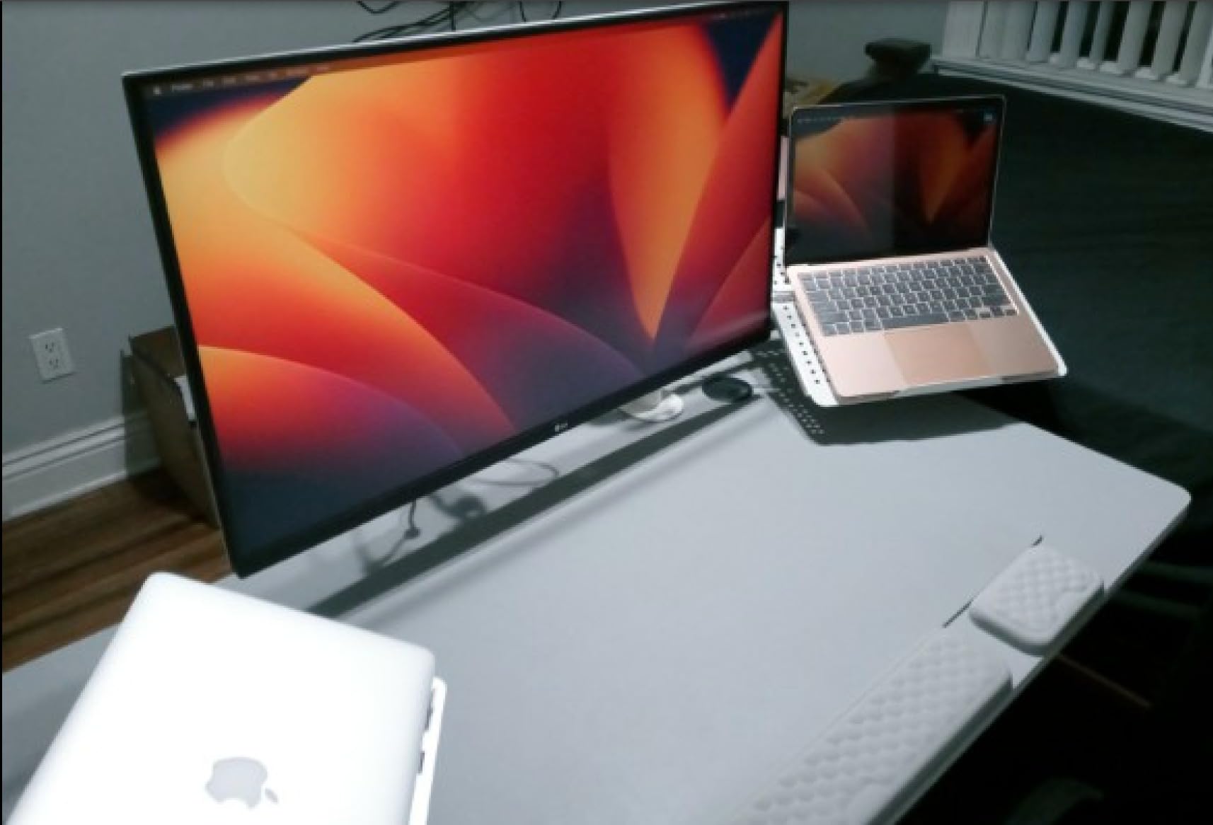 LG 32UP83A-W 32-inch 4K UHD Computer Monitor, 60Hz, IPS, USB Type-C 60W PD customer photo 1