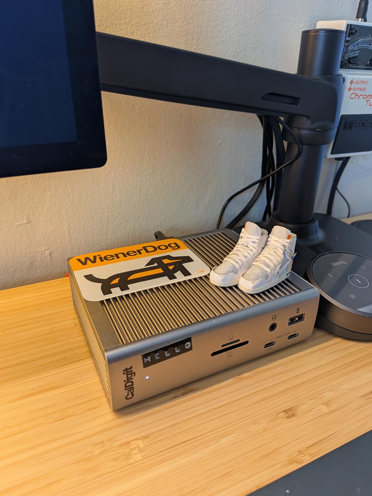 CalDigit TS4 18 Port Thunderbolt 4 Dock, 98W Charging, 3X TBT4 (40Gb/s), 3X USB-C + 5X USB-A (10Gb/s), 2.5GbE LAN, 8K@30Hz or 2X 6K@60Hz Displays, Mac/Windows/Chrome, Space Gray, 0.8m Certified Cable customer photo 2