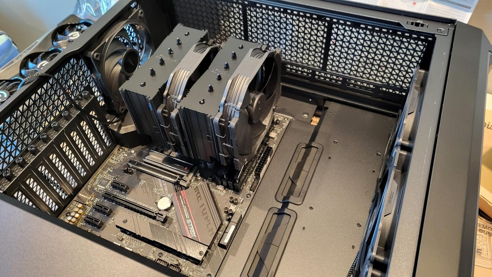 Asus ROG Strix B550-F Gaming WiFi II AMD AM4 (3rd Gen Ryzen) ATX Gaming Motherboard (PCIe 4.0, WiFi 6E, 2.5Gb LAN, BIOS Flashback, HDMI 2.1, Addressable Gen 2 RGB Header and Aura Sync) customer photo 2