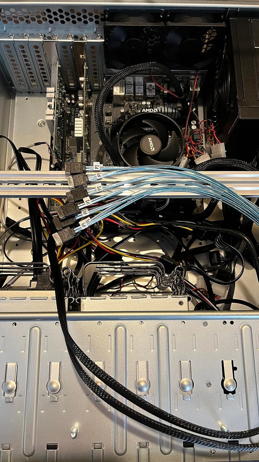 Rosewill 4U Server Chassis Rackmount Case | 8 x 3.5 HDD Bays + 3 x 5.25 Devices | ATX, CEB Compatible | 2 x Front 120mm PWM Fans + 2 x Rear 80mm Fans | 2 x USB 3.0 | Front Panel Lock | RSV-R4000U customer photo 1