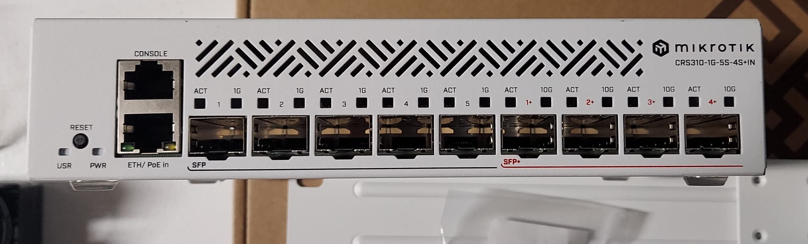 MikroTik CRS310-1G-5S-4S+in 5 x SFP Ports 4 x SFP+ Ports and 1 x Gigabit Ethernet Port Managed Network Switch customer photo 2