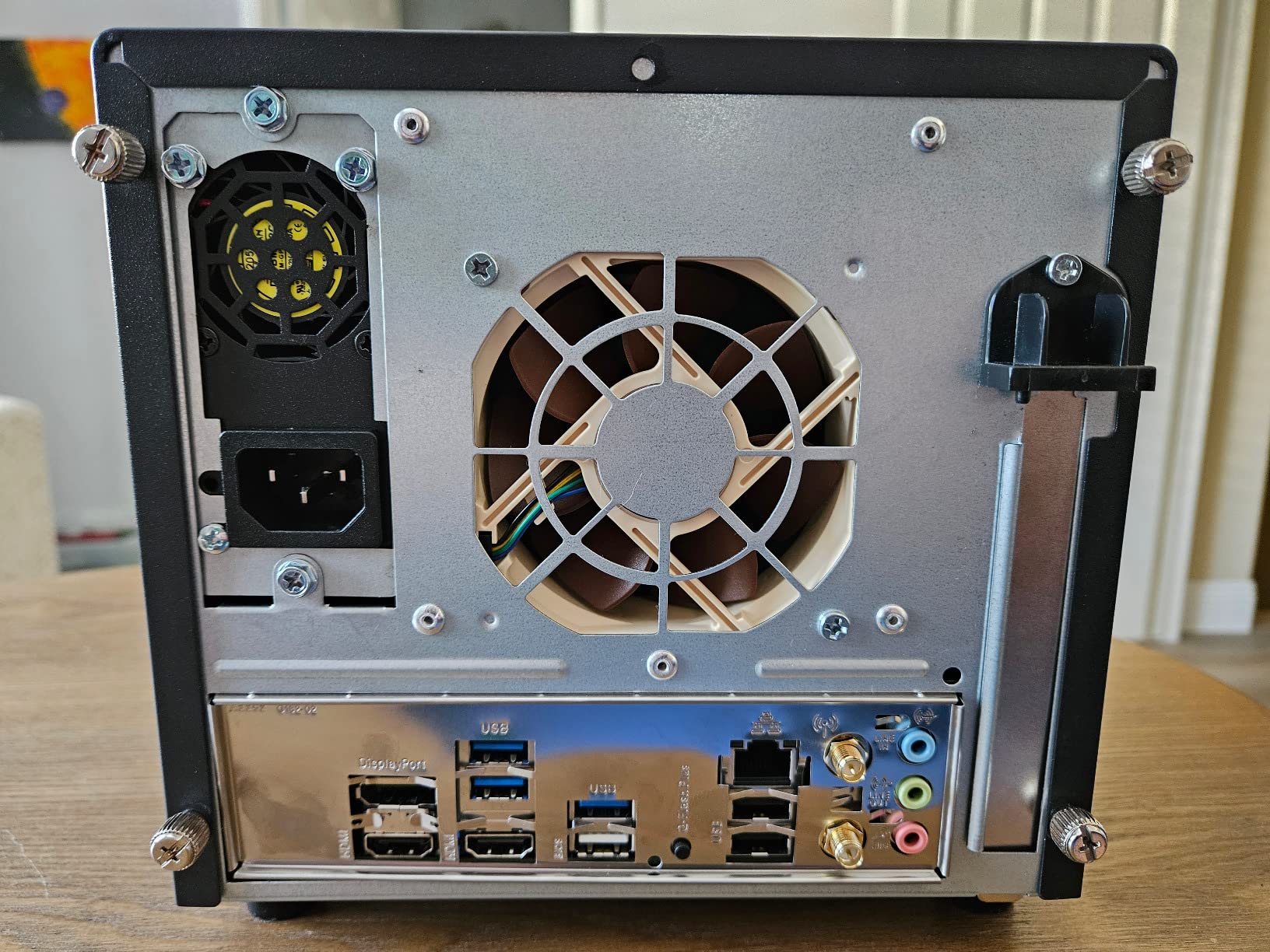 4 + 1 Bay DIY NAS Case, 4 x 2.5 inch / 3.5 inch Tray + 1 x 2.5 inch Internal Bay. MB ITX. PSU Flex. Front USB 3.0 8cm Chassis Fan Hot Swap Backplane. Network Attached Storage Private Cloud Enclosure customer photo 2