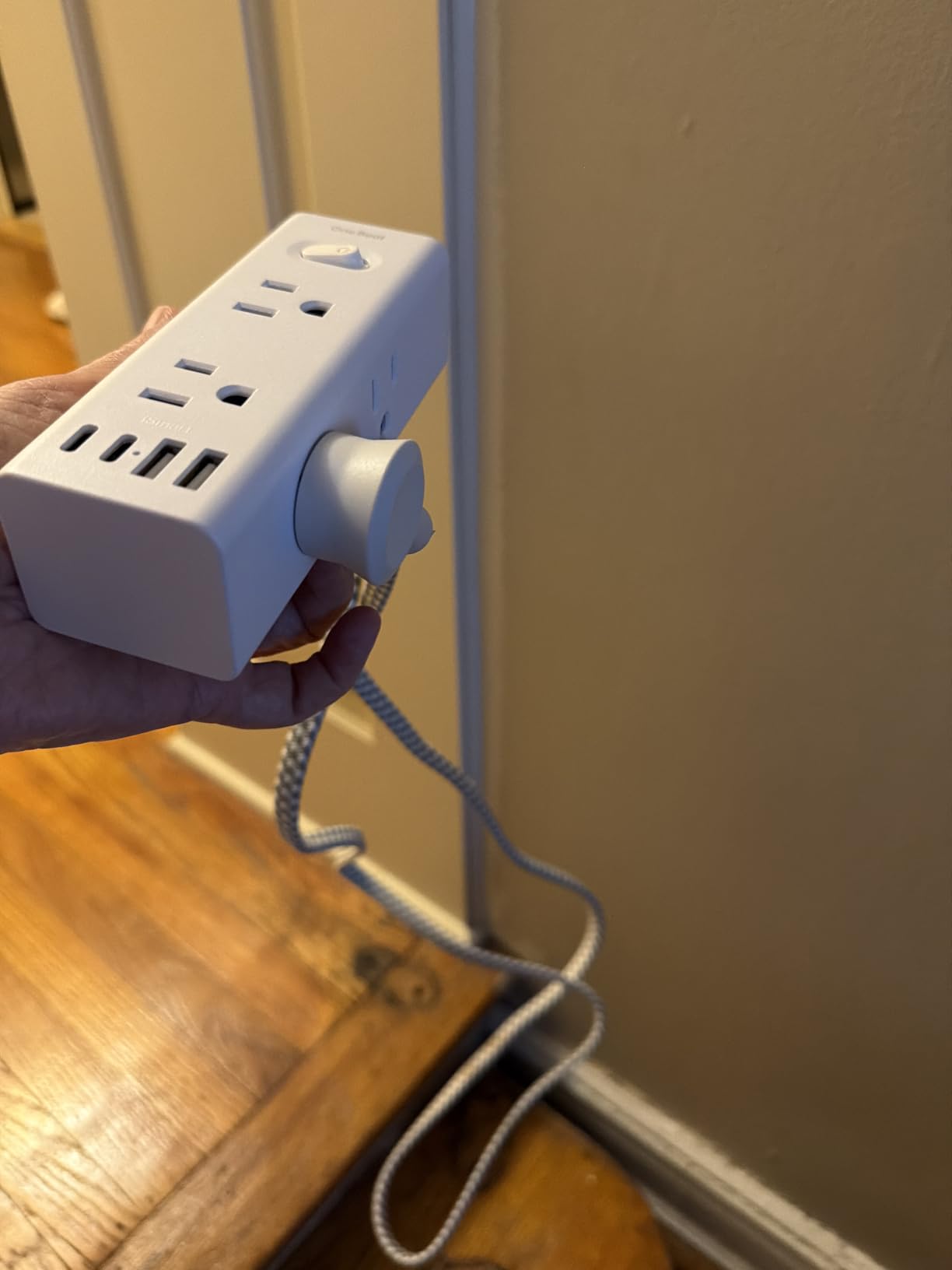 One Beat Surge Protector Power Strip, 5 Ft Flat Plug Extension Cord, 900J | 6 Outlets 4 USB Ports(2 USB C), Wall Mount Outlet Extender Small Power Strip for Travel Home Office College Dorm Room Station customer photo 2